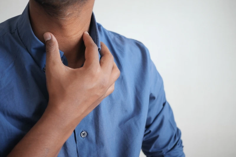 Dolore ai muscoli del collo e alla gola: cause principali e correlazioni